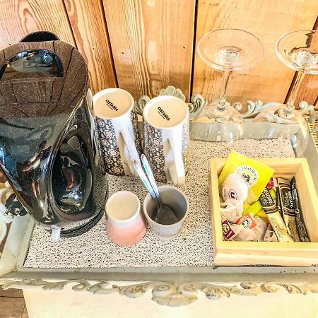 Les Volets Rouges Bed & Breakfast Arbois Dış mekan fotoğraf