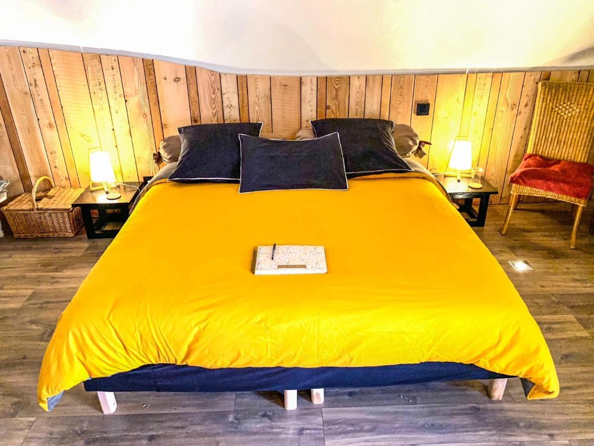 Les Volets Rouges Bed & Breakfast Arbois Dış mekan fotoğraf