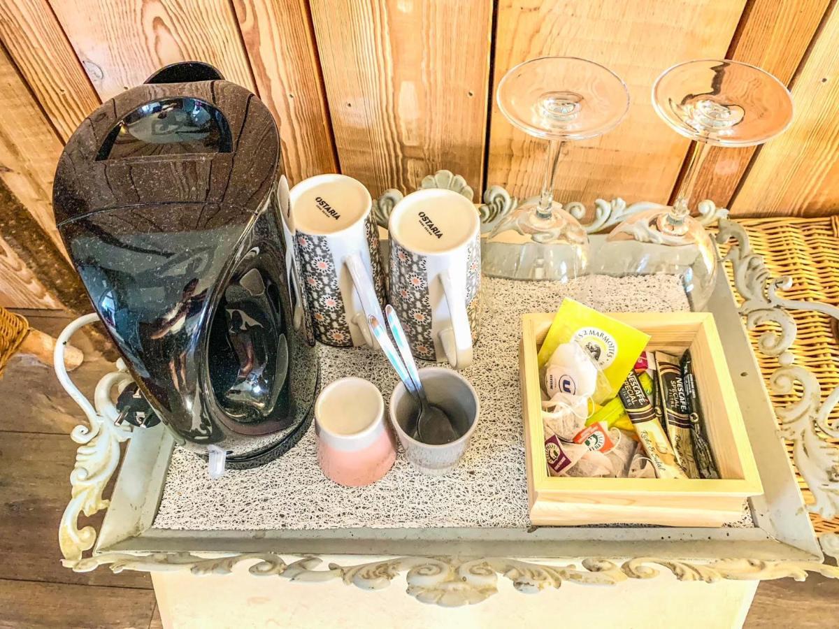 Les Volets Rouges Bed & Breakfast Arbois Dış mekan fotoğraf